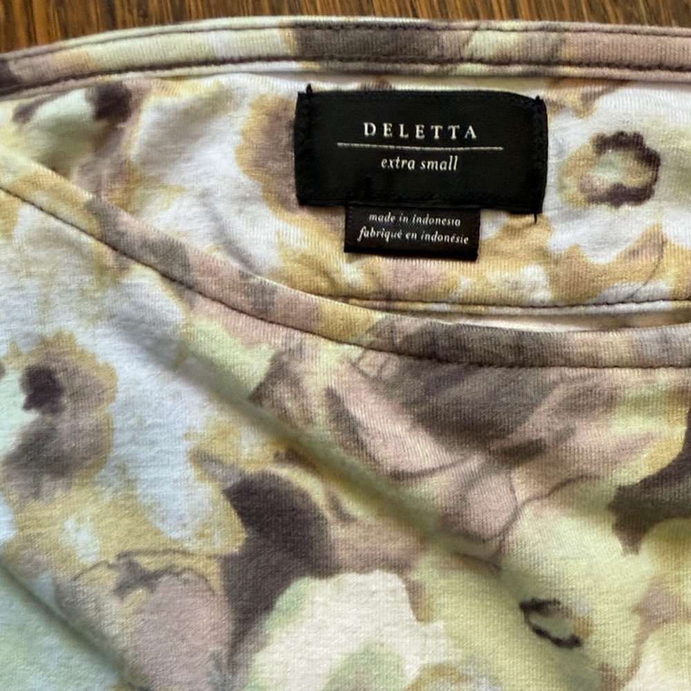 Deletta Top - Picture 2 of 2